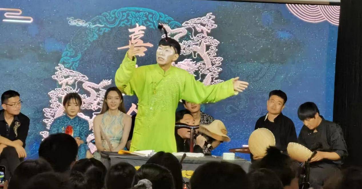 喜笑会五周年团庆,新潮相声"破圈"_突破_北京_传统