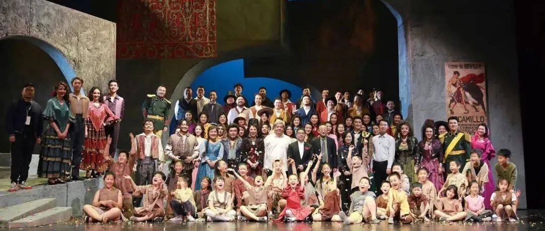 喜迎国庆 | 世界经典歌剧《卡门》在中央歌剧院剧场连演3场,演员激情演绎,观众热情爆棚_音乐_演出_舞台