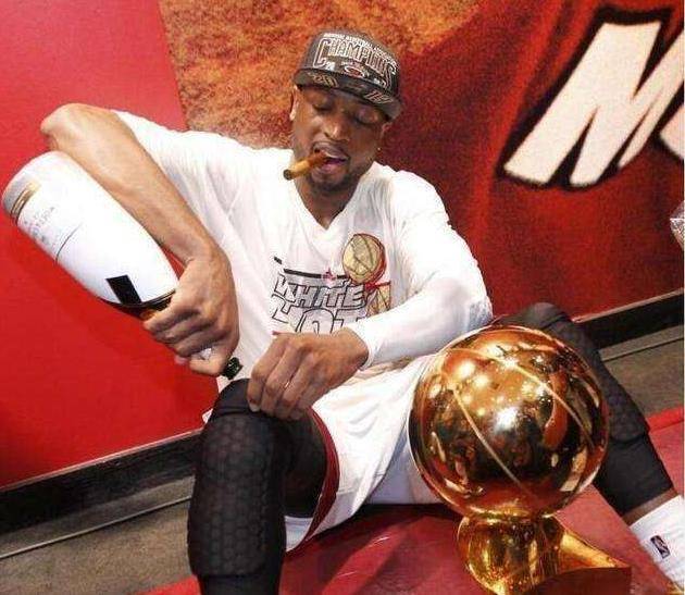 nba球星抽烟照片,谁的气场最强大?看了之后一目了然_安东尼_科比_乔丹