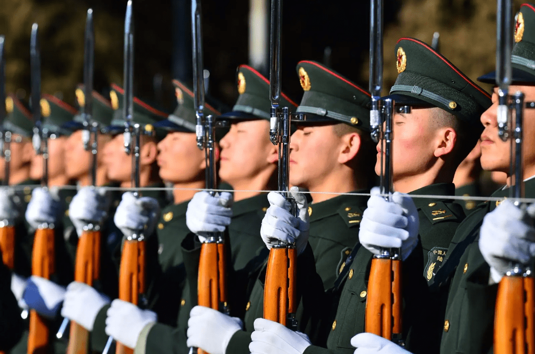 大国军威,解放军的三军仪仗队,先后使用了哪5种枪械?