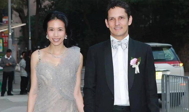 莫文蔚结婚11周年晒合照,甜蜜拥抱外国老公,身材却像52岁少女_丈夫