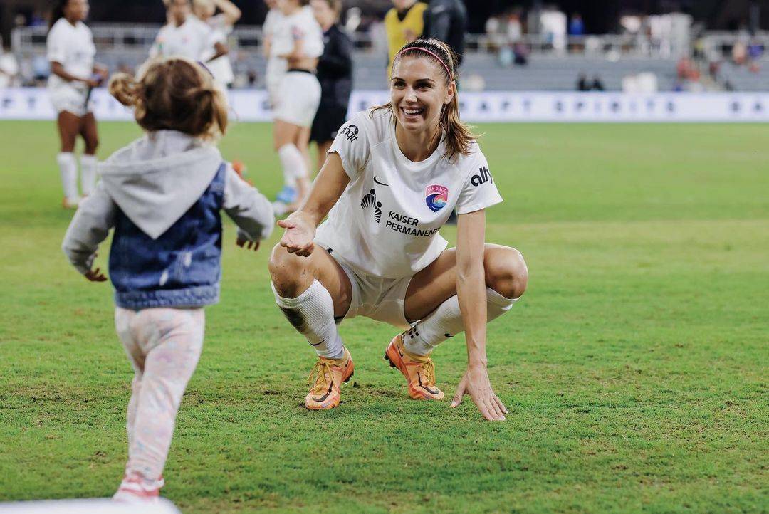 她还是这么美,这么能打0533岁摩根夺本赛季美国女足联赛金靴_美国