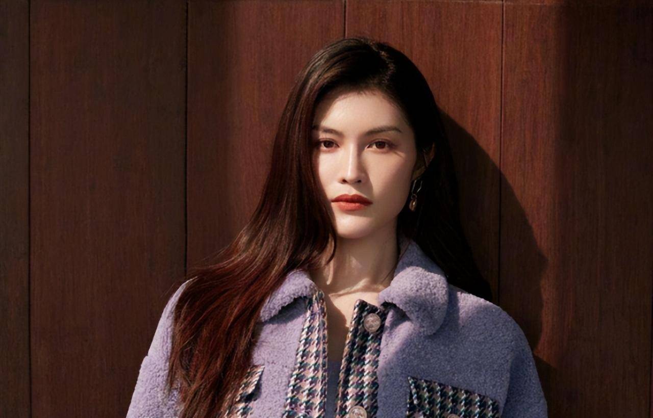 事业,她还跨界参与《何以笙箫默》,《鲛珠传》等多部影视作品的演绎