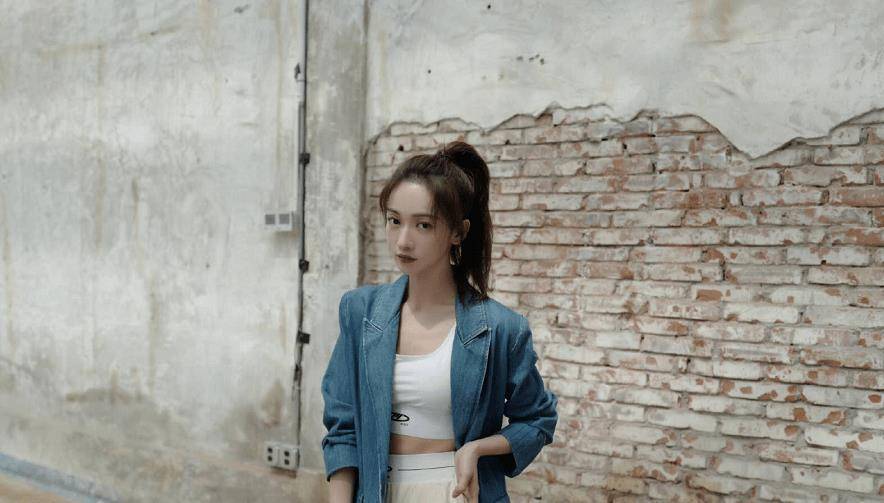 吴谨言发布会戴针织帽脸超小,晴格格王艳更吸睛_运动_许凯_黑色