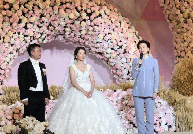 杨澜主持虞江波婚礼"周晓光"这个名字,在女富豪排行榜上也越来越靠