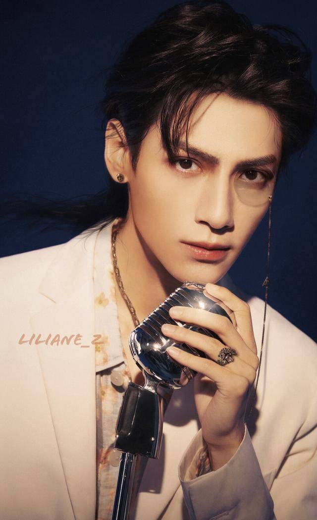 罗云熙解锁银发古装,这不是小言文的邪魅反派么?