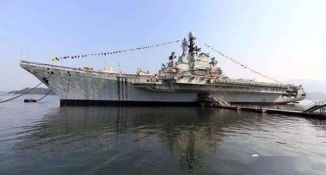 苏通大桥旁边那个军舰居然是个航母_南通_进行_苏联