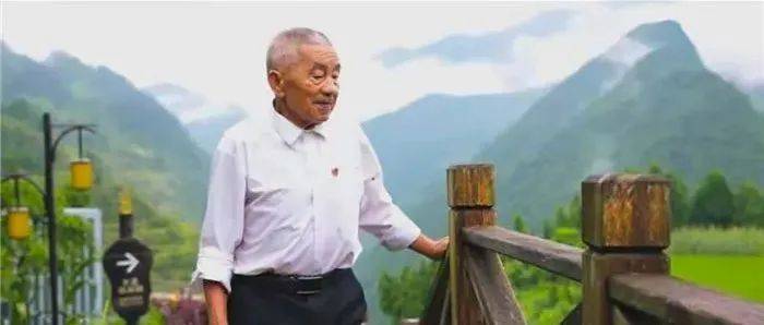 心系乡亲一辈子——“七一勋章”获得者黄大发践行承诺苦干实干_团结村_村里_产业