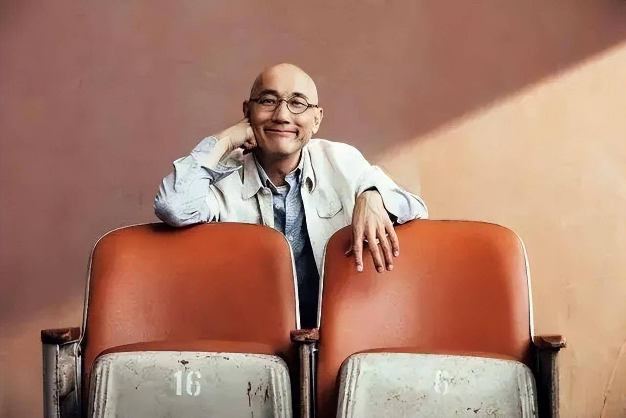 那个年代,张国荣和陈百强独领风骚,但卢冠廷却能屡次获奖,一生创作200