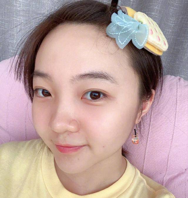 21岁林妙近照曝光,风格大变样,旗袍配宝石超时尚_身材_显得_八卦