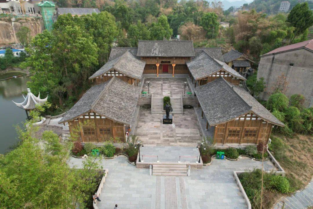 依据华蓥山地区武装斗争的史实,以华蓥山起义女战士英雄事迹为核心,在