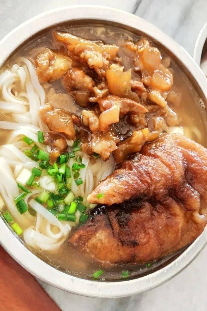 钦州猪脚粉图/小红书@黄琰茹好吃的猪脚,一定是肉软而不烂,肥而插腻