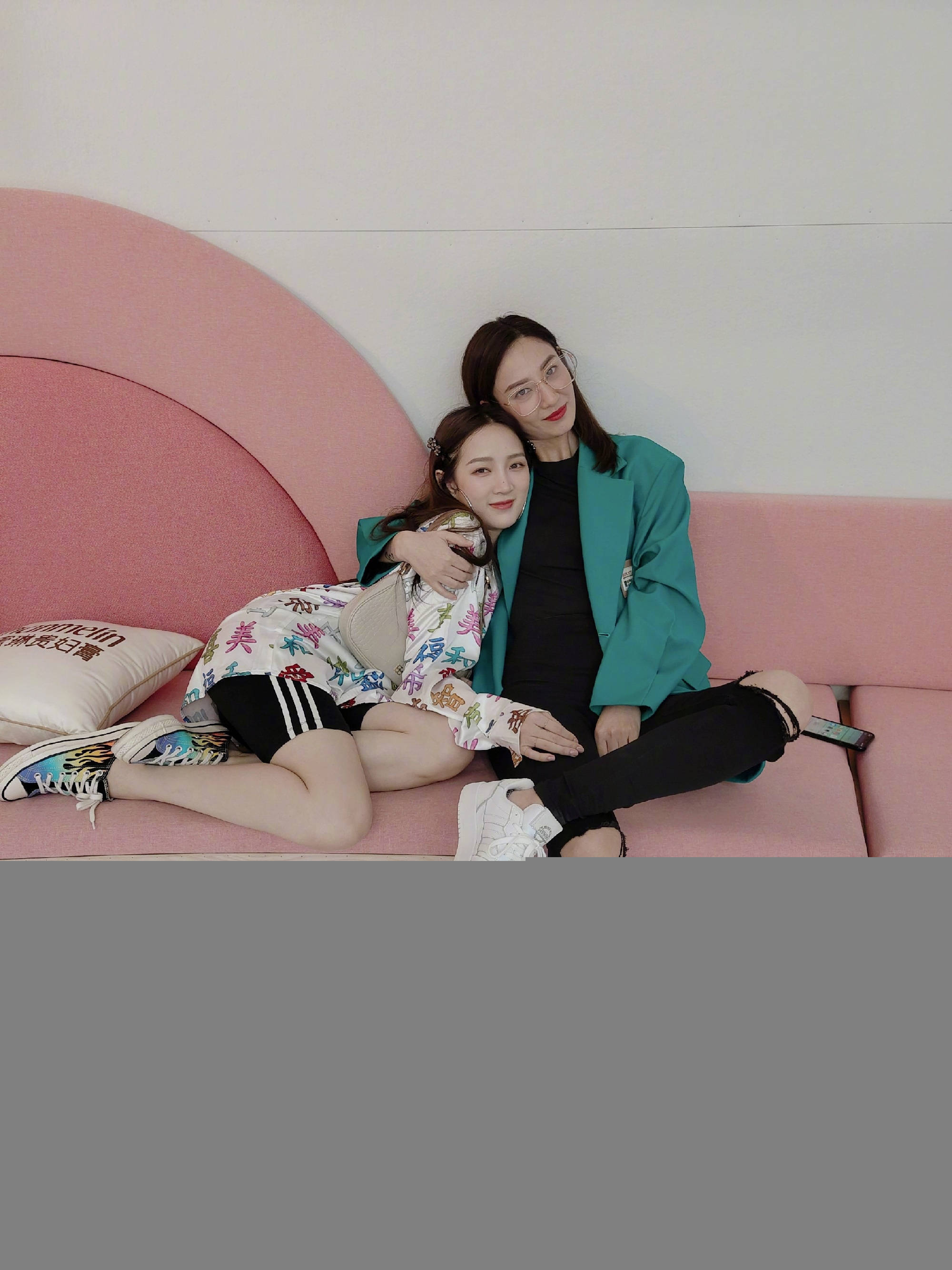 孟佳晒姐姐合照太高级!