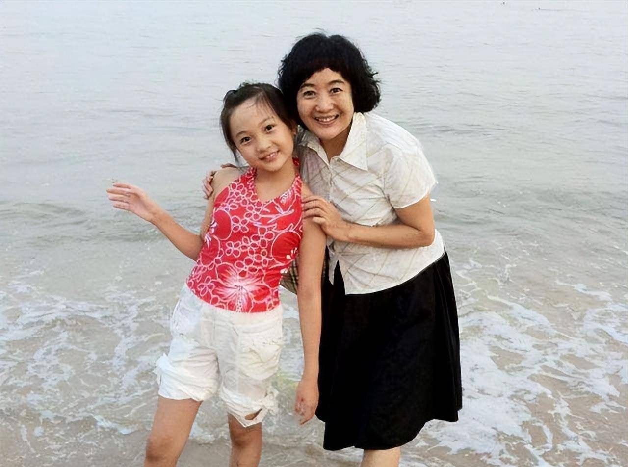 父亲林晖母亲刘喆平都是资深摄影师.