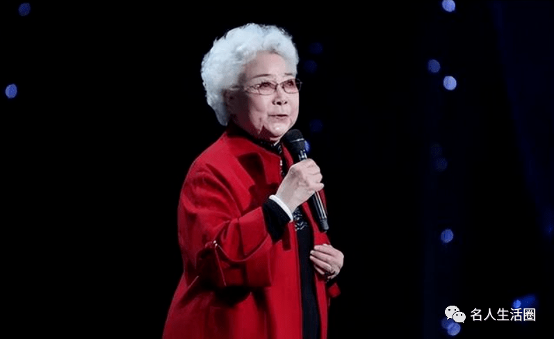 艺术家田华:伤痛伴随她一生,四位至亲离世后晚年和孙子相依为命_表演_电影_白毛女