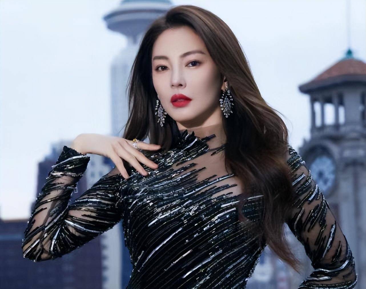 在kfc打工被相中拍广告,后又成为星女郎,张雨绮被老天赏饭吃_周星驰