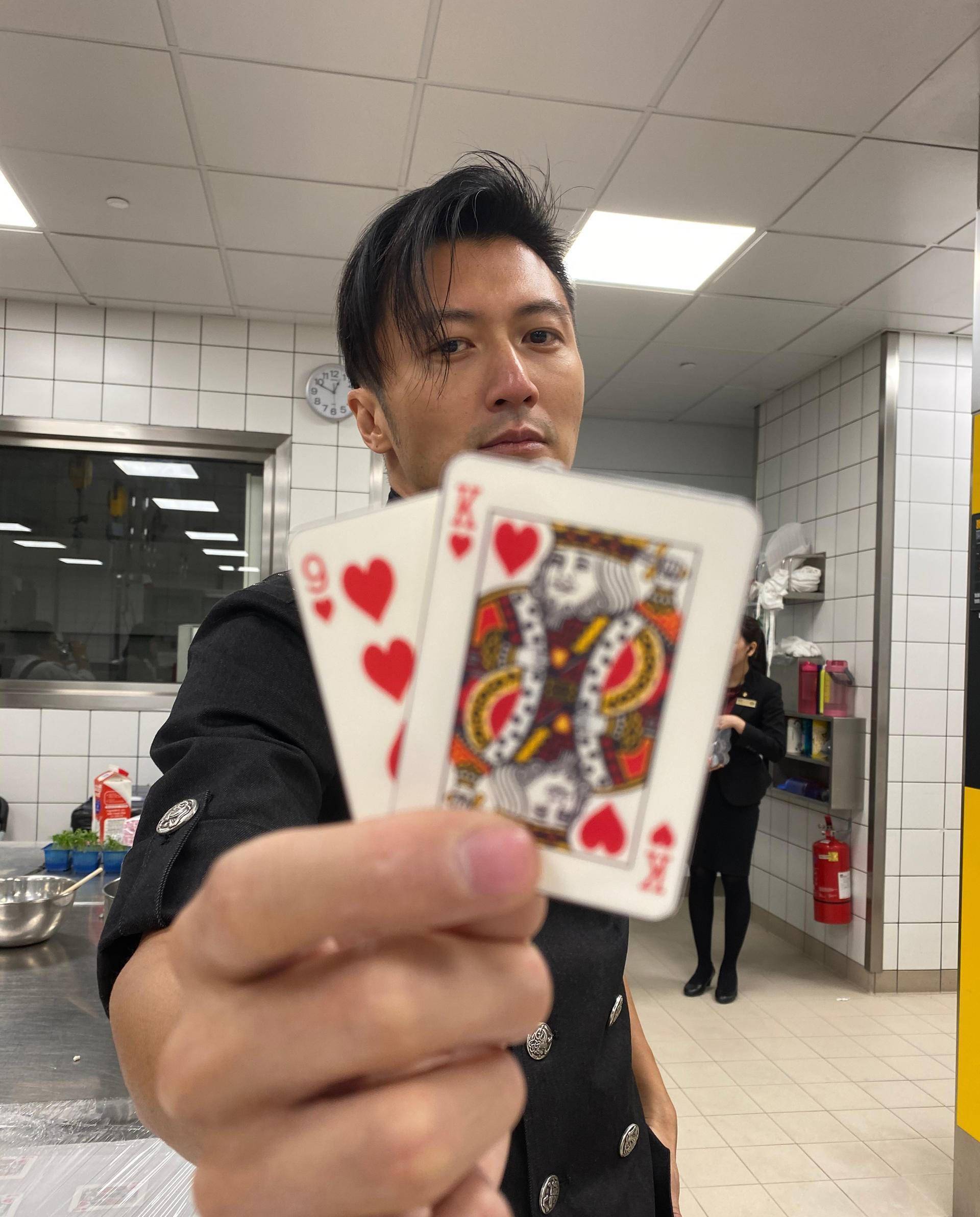 偏分斜刘海乍一看可能有点非主流
