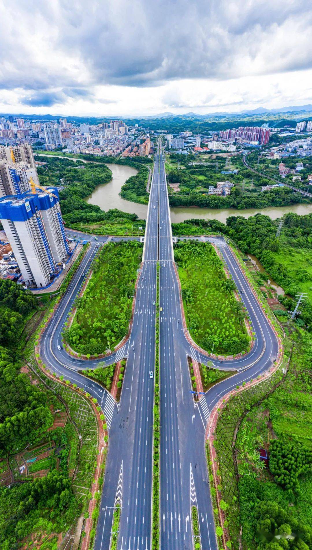 十年· 腾越_钦州_建设_公路