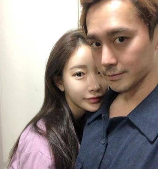 36岁人气男星含泪受访时:我的心很痛_宋多艺_太太_原因