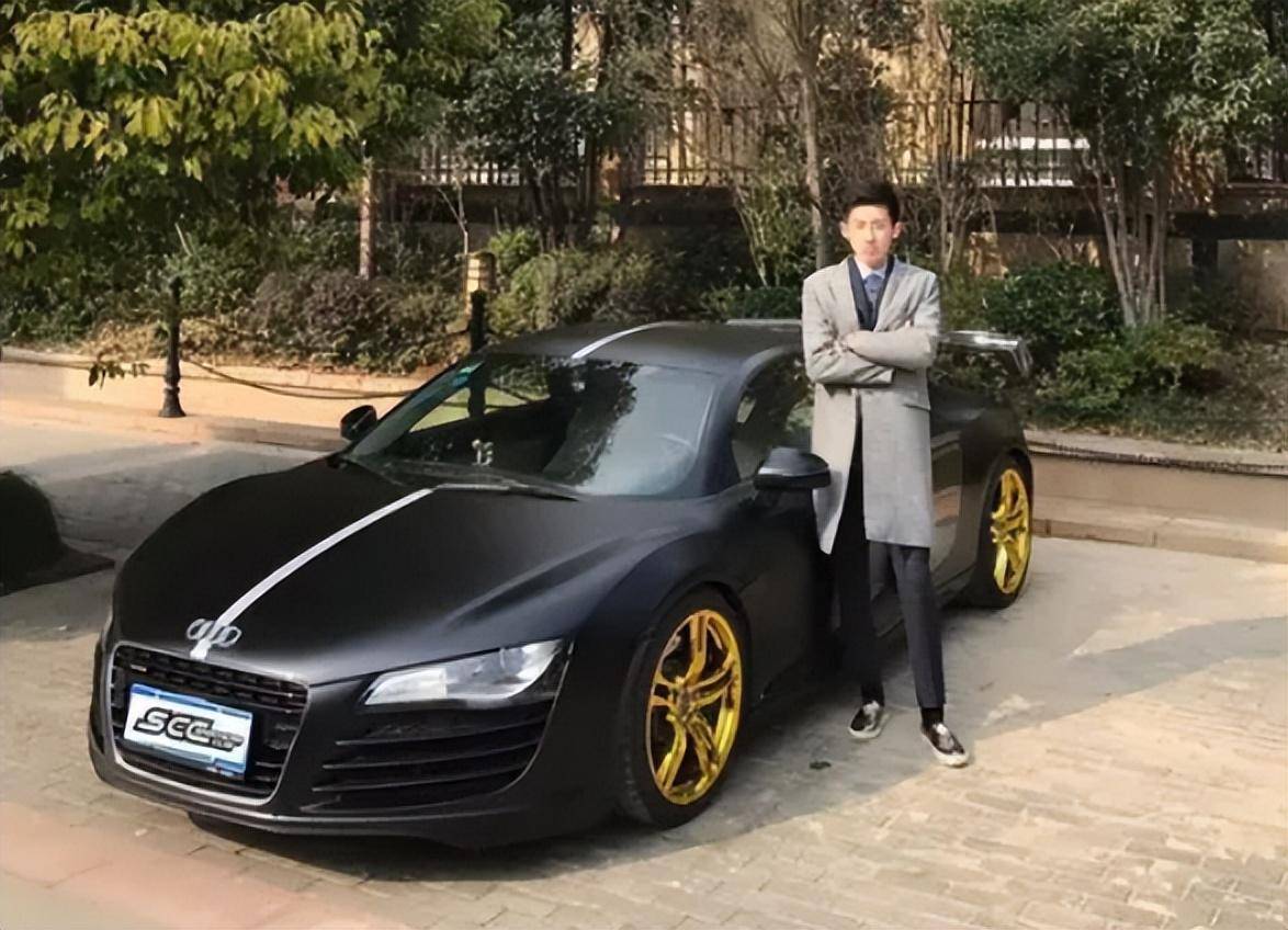 江苏富二代8个月赔光2千万,父母被捕女友跑路,只给他剩下一条狗_丁伟