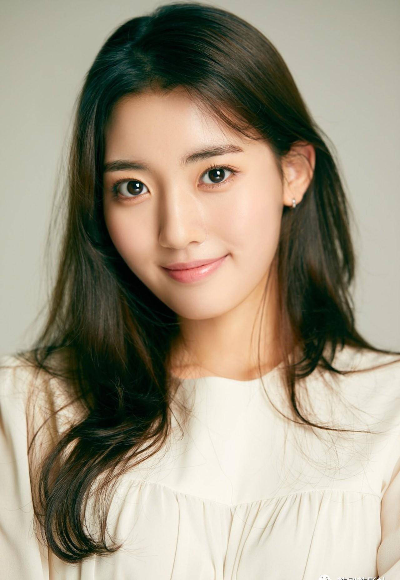 相当有潜质做新生代人气女演员!