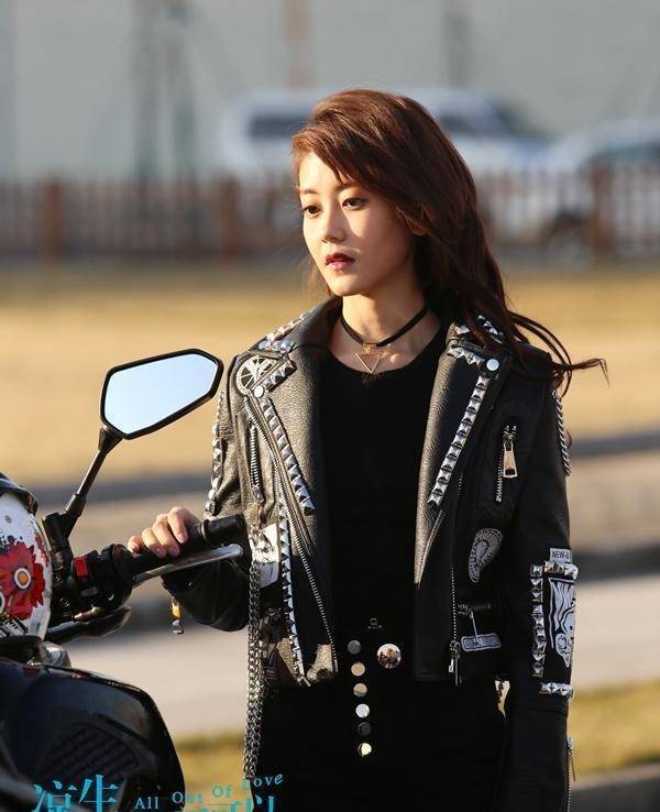 《斗破苍穹》跑过龙套,合作过宋茜两次,她还是《安家》的瓜哥_王艺哲