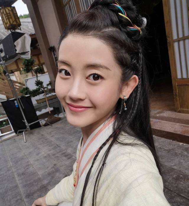 《斗破苍穹》跑过龙套,合作过宋茜两次,她还是《安家》的瓜哥_王艺哲