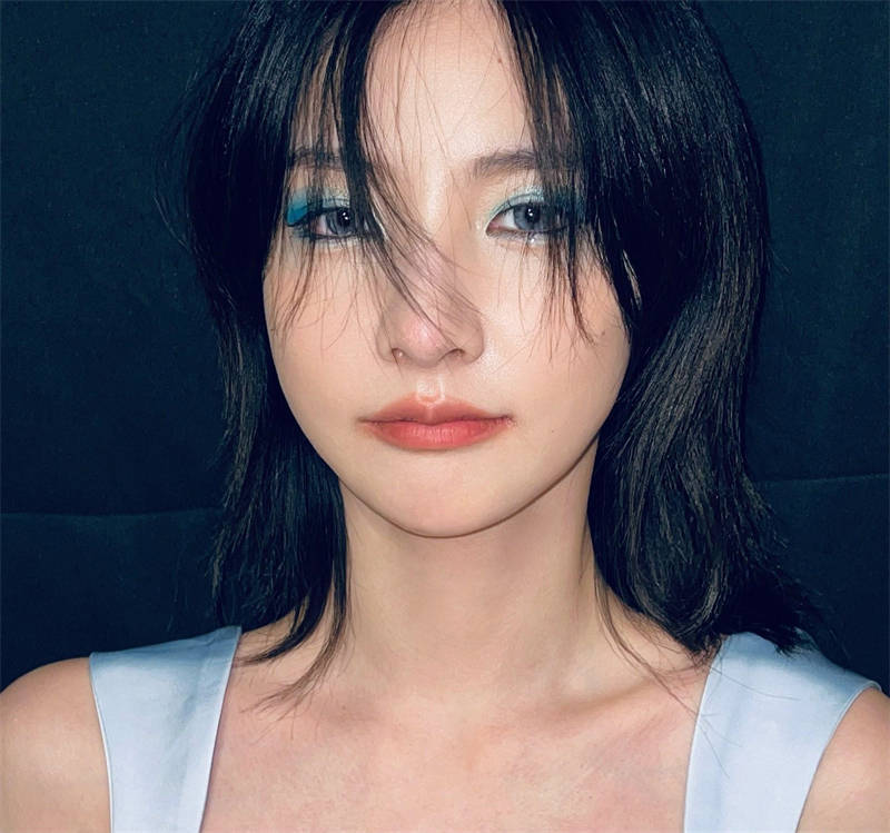 27岁的赵粤,是如何诠释夏日冰山清冷美人的?_眼影_短发_鞠婧祎