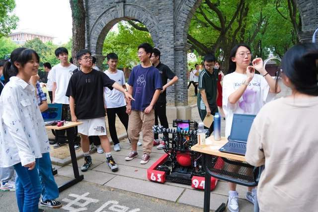 江苏省苏州中学2022学生创业社团今日"百团大绽"_苏中_刘勤_未来