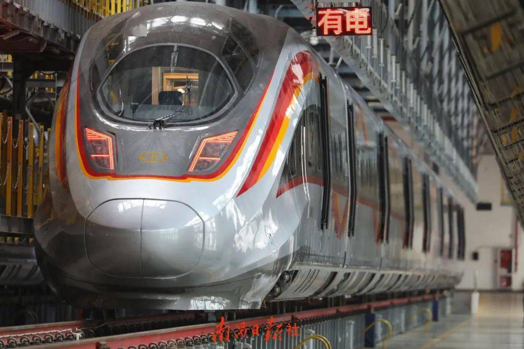 组落户南昌成为江西高铁"朋友圈"的新成员填补我省没有智能高速动车