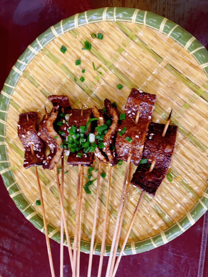 牛皮干子 | ·辛香的香料点缀其中,一口咬下汁水四溢~口感微焦