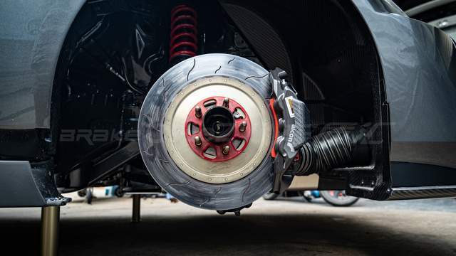 第二代奥迪rs3 tcr赛车的alcon 赛用刹车系统_搜狐汽车_搜狐网