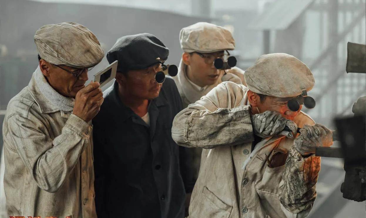 讲述东北解放前鞍钢的生死《钢铁意志》_电影_生活_过程