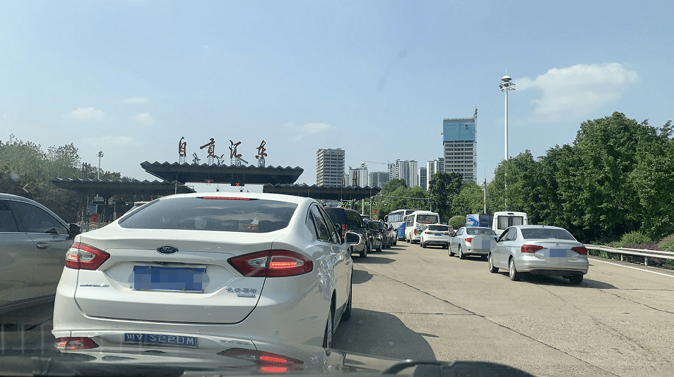 为确保g85银昆高速公路(内宜)内自段自贡汇东收费站匝道和路面病害