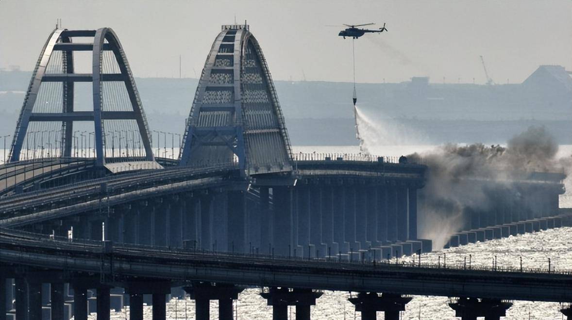 美国花20亿买治核辐射药,克里米亚大桥被炸前24小时,紧急分发_连斯基