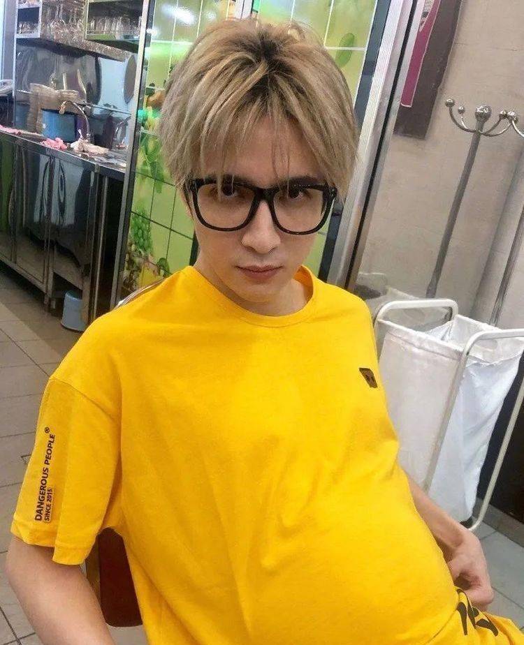 为给丈夫留后丧命,成儿子不可触碰的底线,薛之谦妈妈终含笑九泉_爸爸