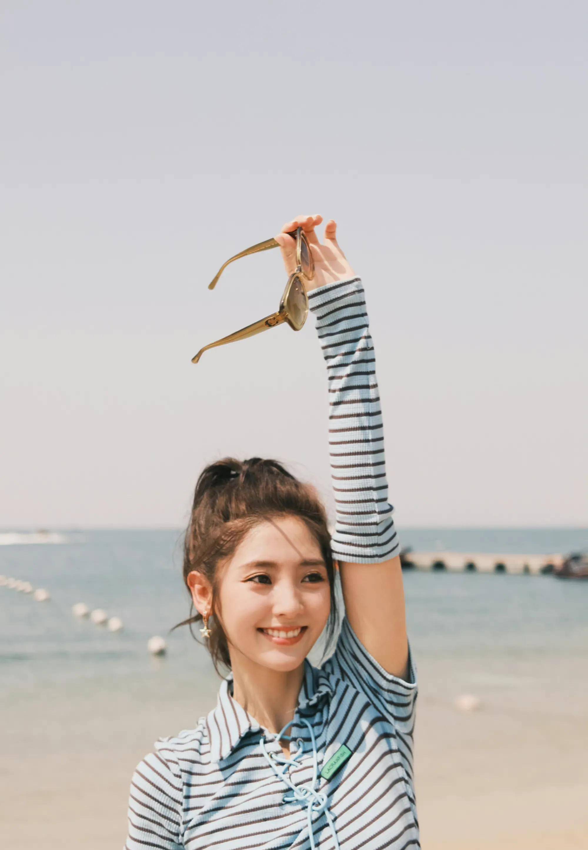 邢菲海滩烛火生日大片_蛋糕_少女_模样