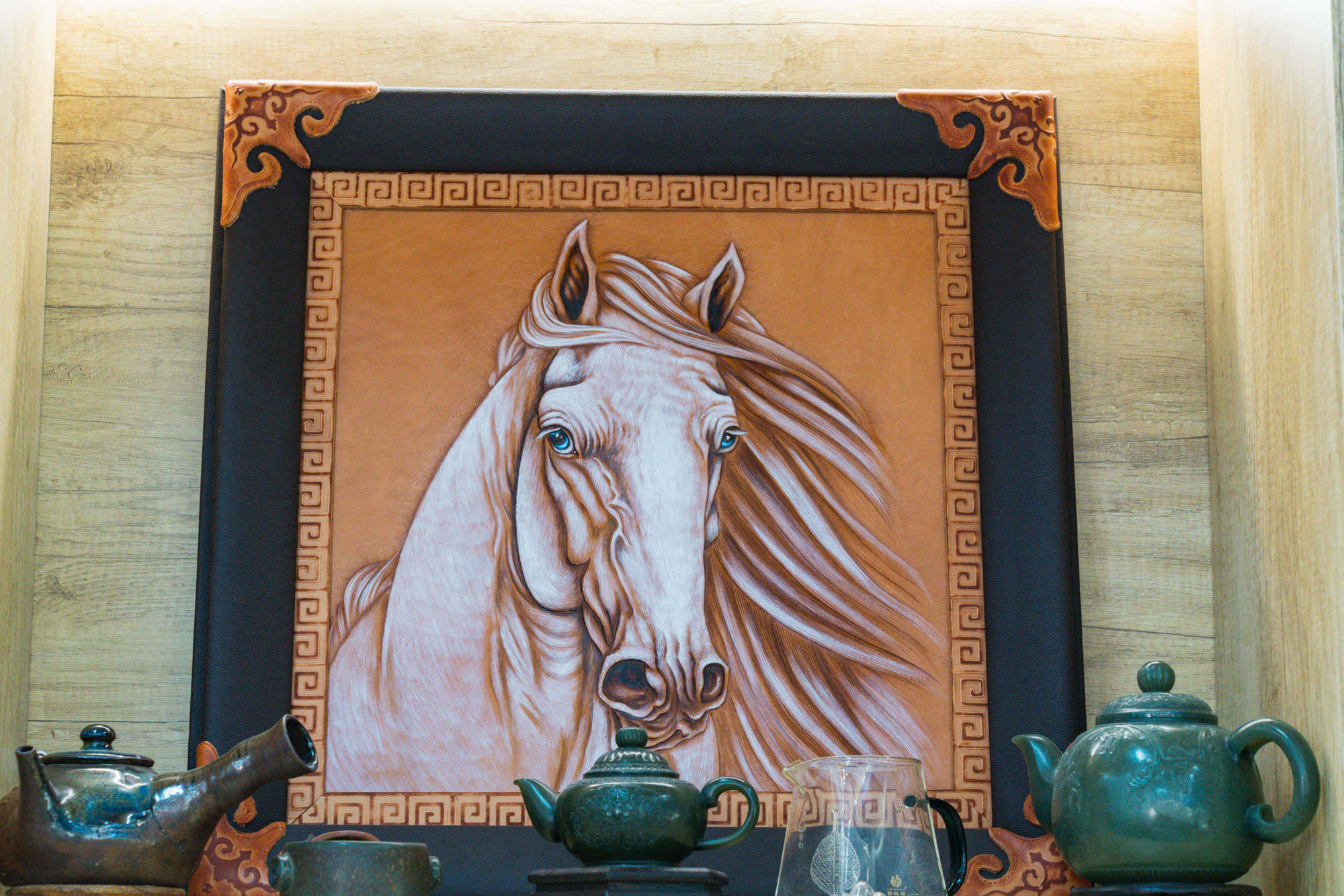 打卡千年塞外青城,探访昭君青冢,见证非遗蒙古族皮雕画的魅力_莫尼山