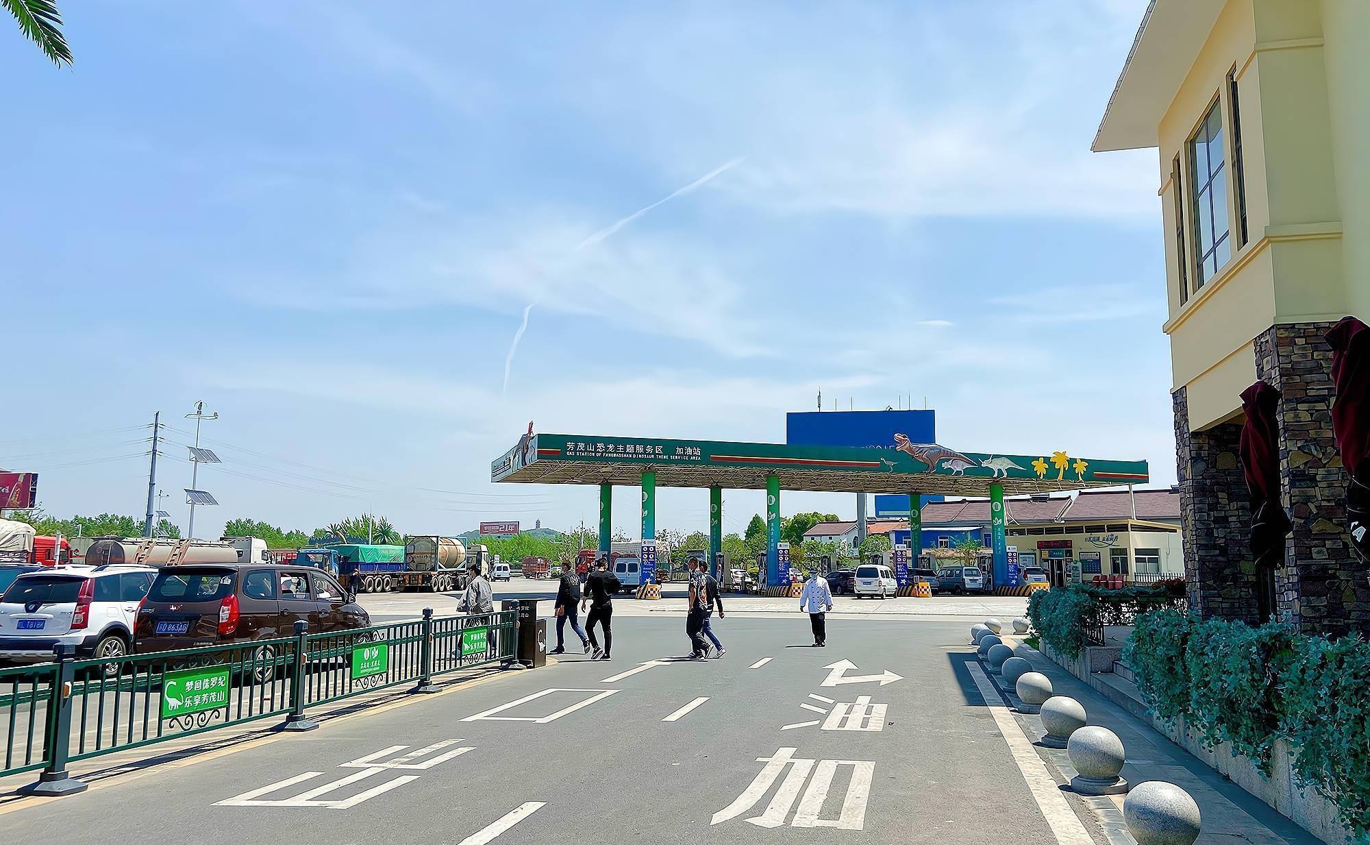 江苏网红高速服务区，以恐龙为主题，网友：江苏高速服务区甲天下