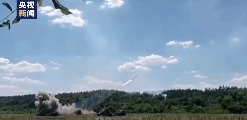 突发！俄军一架苏-24战机坠毁；普京最新发声，点名乌克兰特工！乌军抱怨“星链”常中断，甚至在激战时