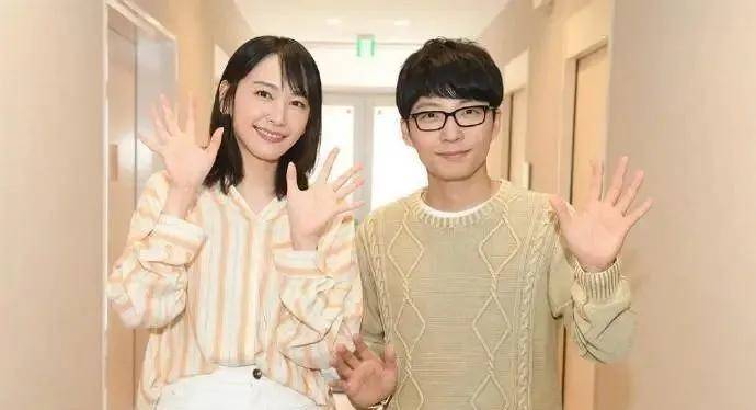 新垣结衣结婚一周年大变样,元气少女直接老成少妇,宅男心碎_转型_国民