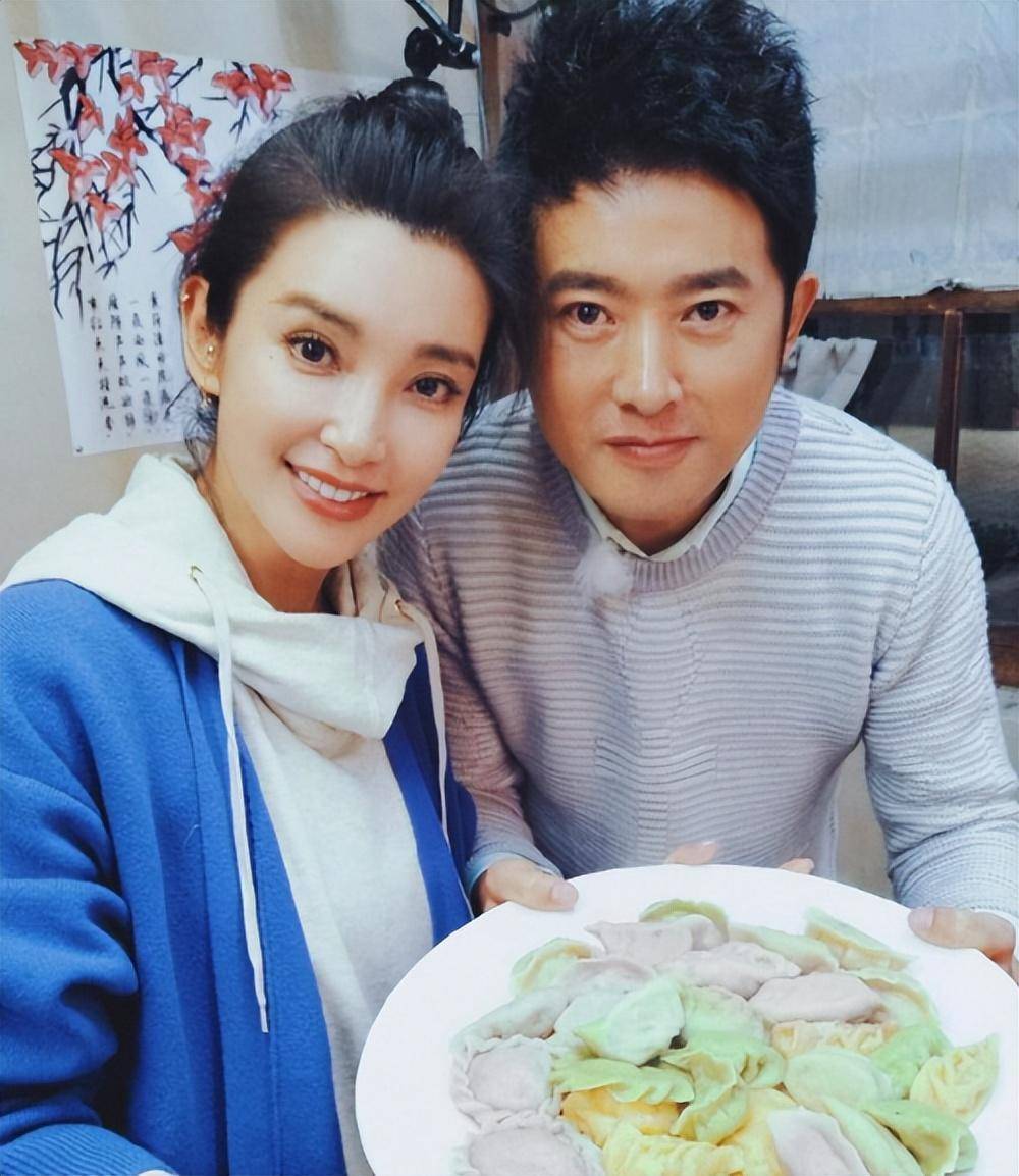 内地至今未婚的大龄男星,有人未婚带娃,有人妈宝,有人性向成谜_胡歌_