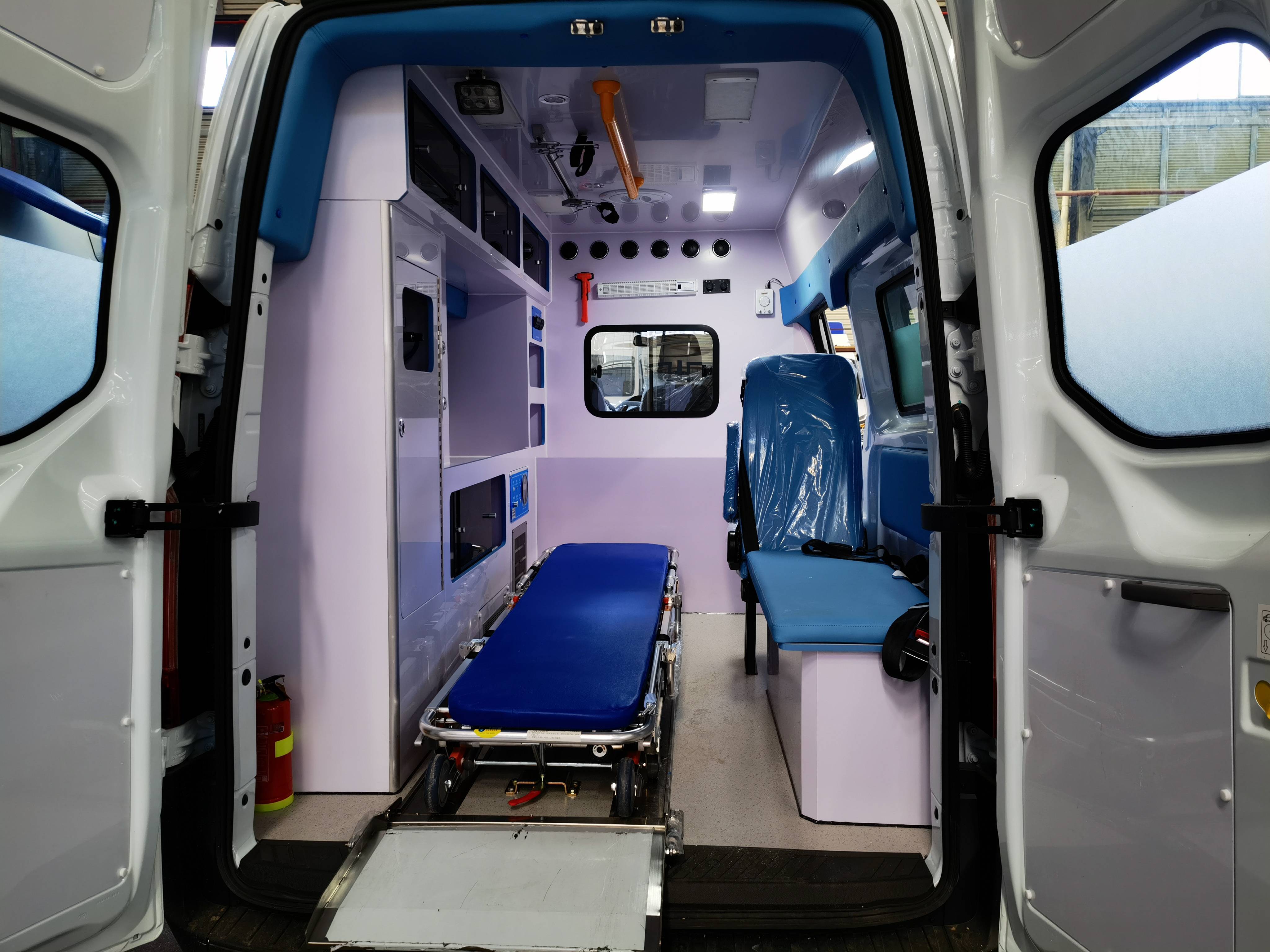 福特全顺v362救护车,120救护车医疗急救车,负压监护型救护车,abs一次