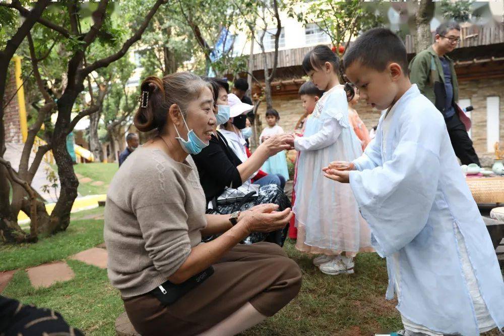 【我們的節日】童心敬老 情暖重陽_玉溪市_活動_文明