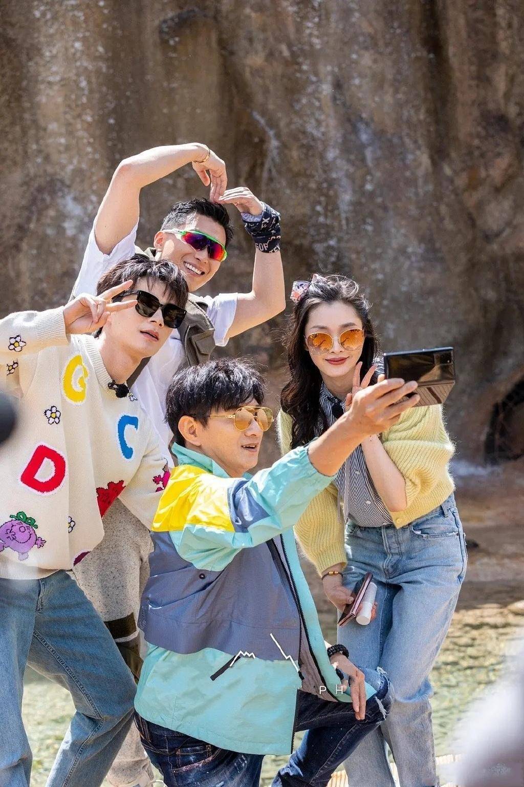 窦骁,吴奇隆,曾舜晞,何昶希和宋轶录制综艺,何超莲也现身现场_节目