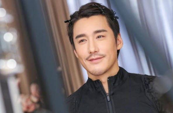 首席男模胡兵出道多年颜值在线,妆后重返二十岁,今49岁逆生长_毛戈平