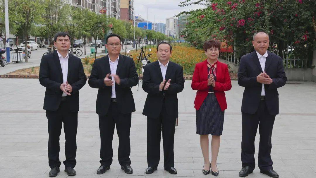 "环江思源实验学校中学部校长 蒙继烟:通过这一笔捐赠,我们学校的办学