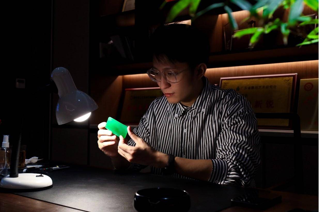 90后玉雕师出身世家,带传统行业"入网",偏爱个性化订