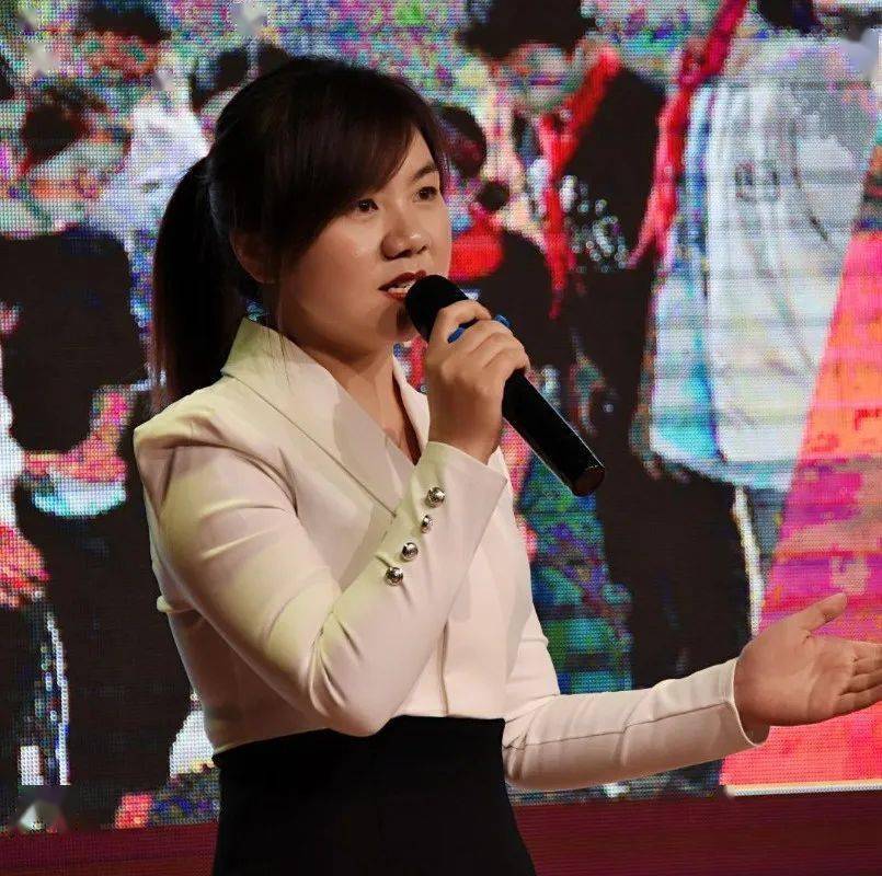 音乐教师,副校长毛丹