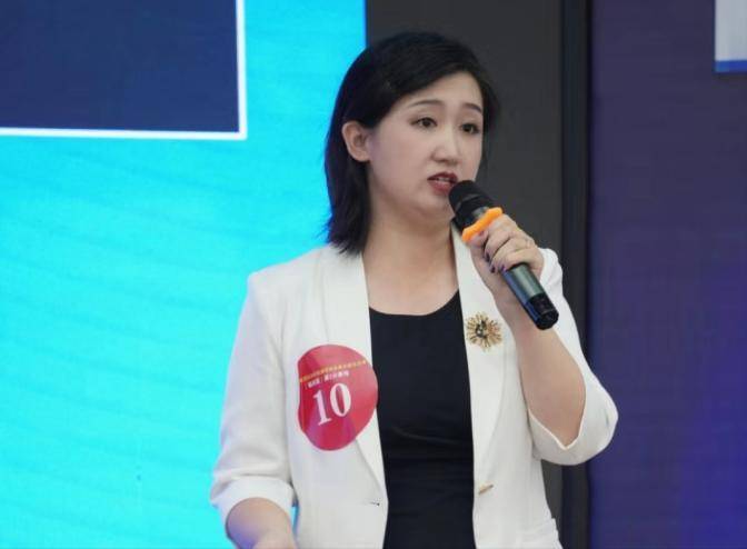 师范大学▲王婧龄湖北工业大学▲王丽娜湘潭大学▲李亚清华大学▲胡向